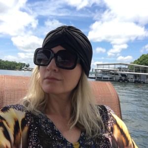 Meet your Posher, Joelle